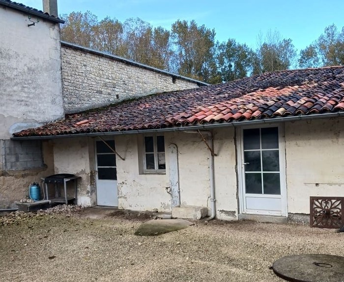 Longère avant le ravalement de sa façade